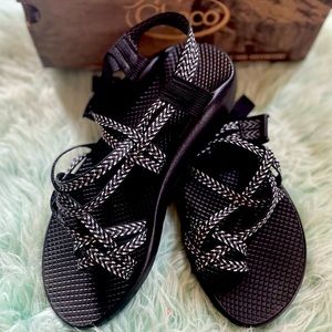 Women’s Sz 10 Chaco Sandals